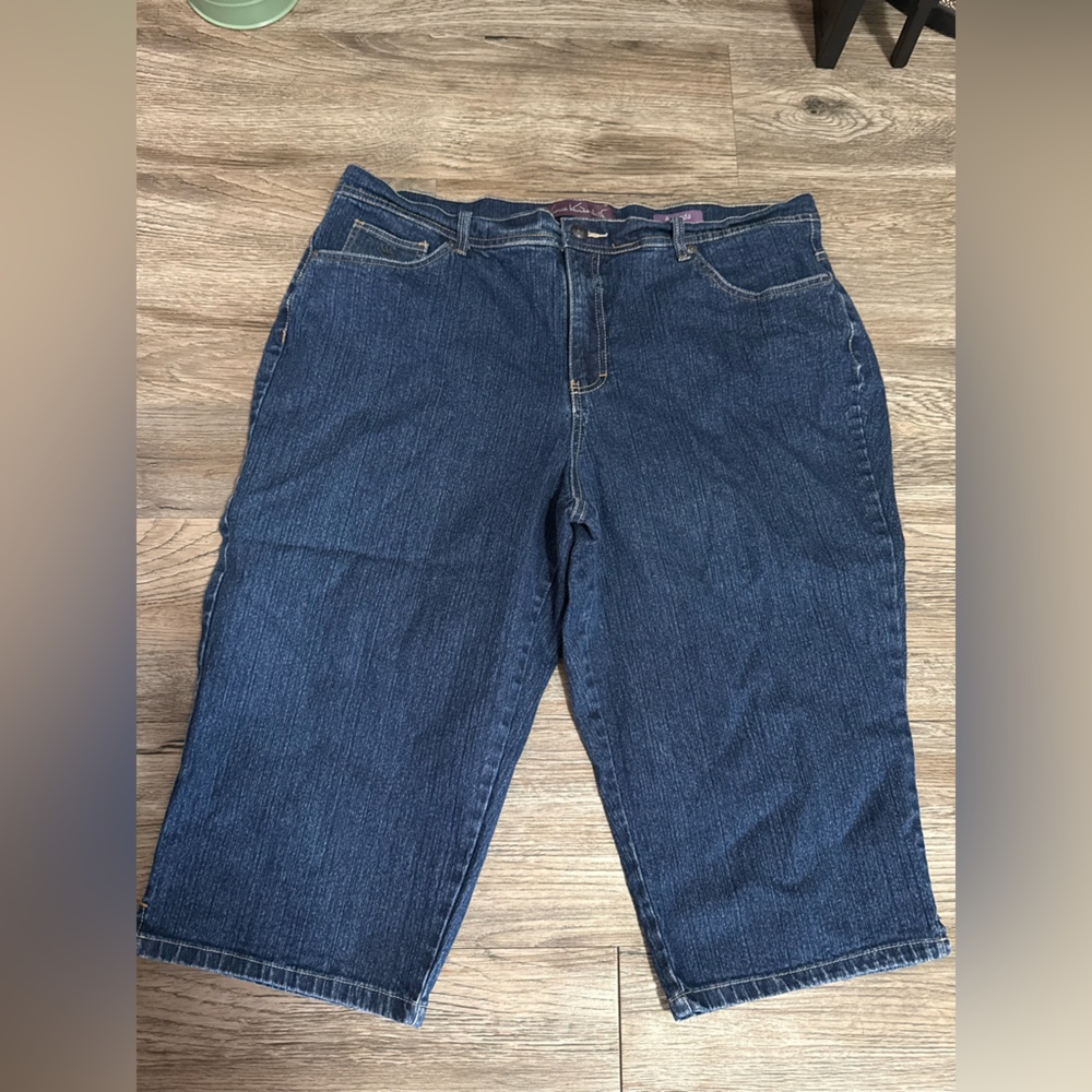 Gloria Vanderbilt Woman’s Dark Blue Relaxed Shorts
